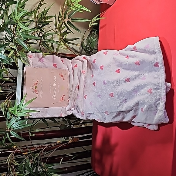 Source Unknown Other - NWT Ultra Soft Plush Throw Blanket